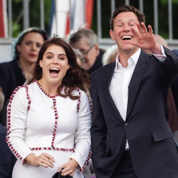 Prinzessin Eugenie und Jack Brooksbank lachen und winken.