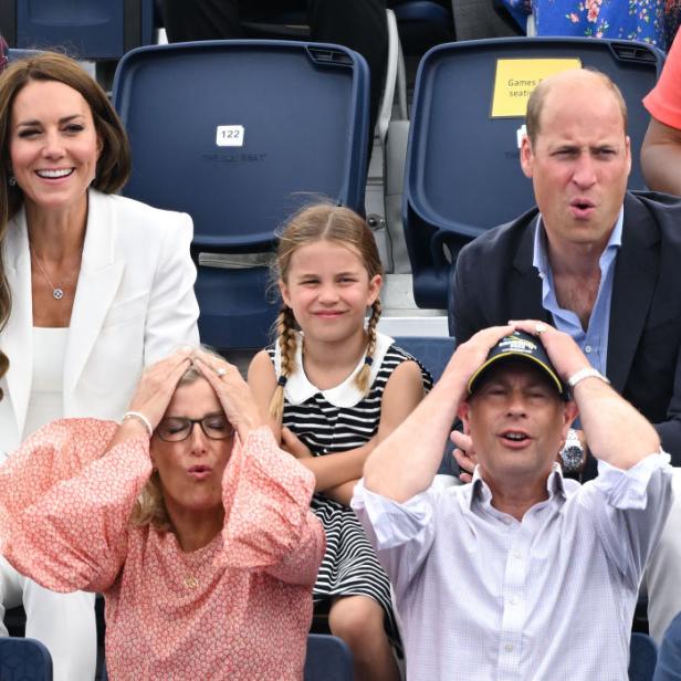 Die königliche Familie, darunter Prinz William, Kate und Prinzessin Charlotte, auf einer Sportveranstaltung.