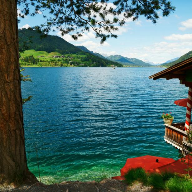 Blick auf den Weissensee in Österreich, ideal zum Wandern.