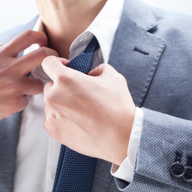Von Sneakern und Krawatten: Der unausgesprochene Dresscode der Arbeitswelt
