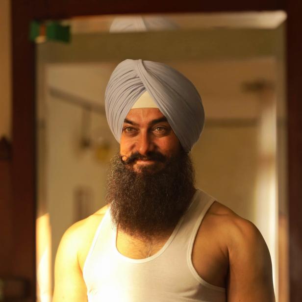 Aamir Khan mit Turban und Bart, möglicherweise in seiner Rolle im Film „Laal Singh Chaddha“.