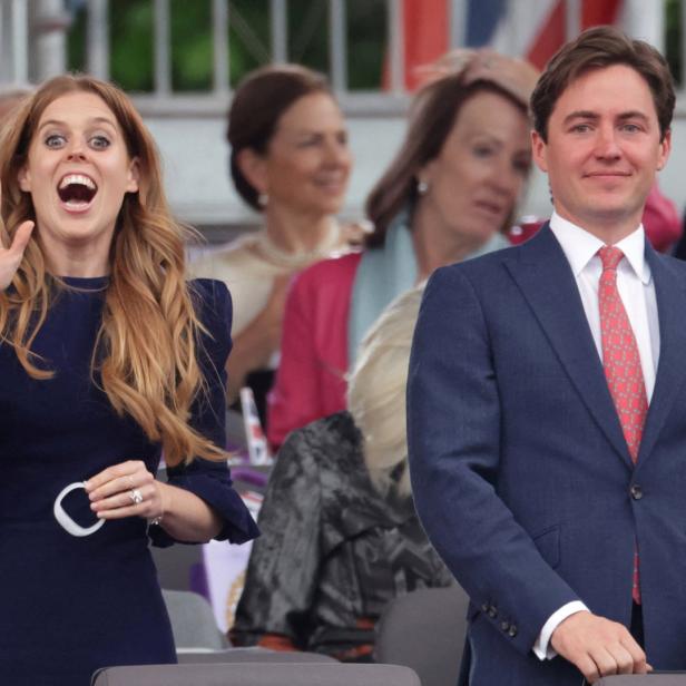 Prinzessin Beatrice und Edoardo Mapelli Mozzi bei einer Veranstaltung.