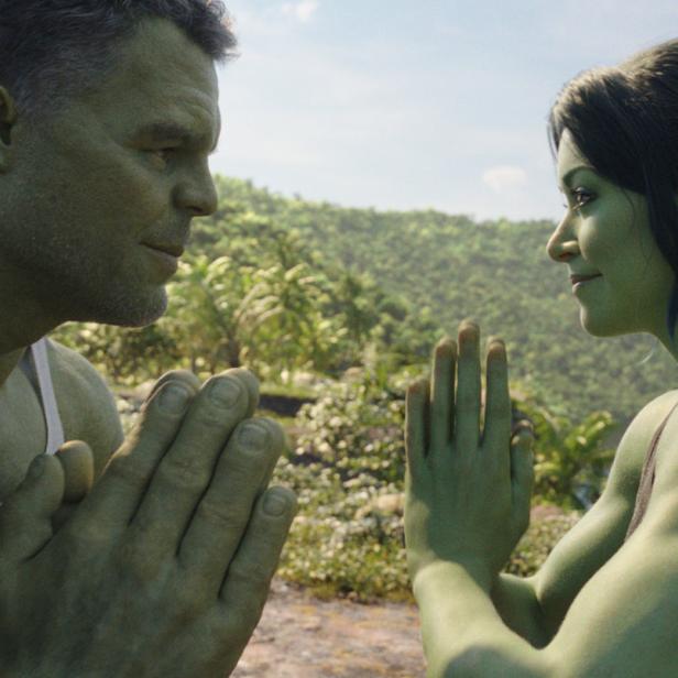 Hulk und She-Hulk meditieren vor einer tropischen Landschaft.