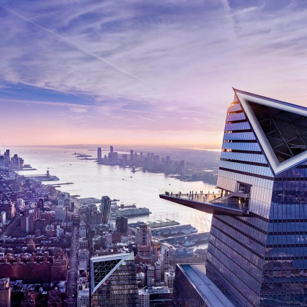 Blick von der Aussichtsplattform The Edge in New York City auf die Skyline bei Sonnenuntergang.
