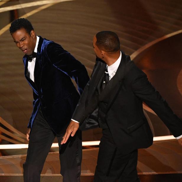 Will Smith schlägt Chris Rock während der Oscar-Verleihung.