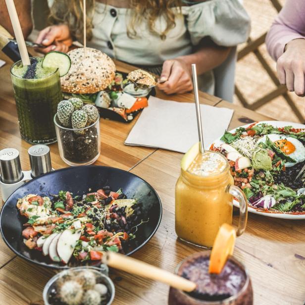 Personen, die gerade Brunchen 
