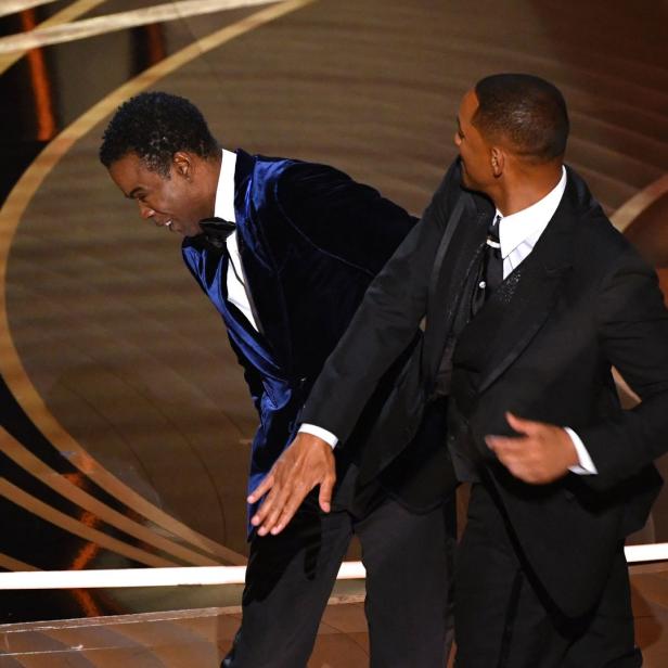Will Smith schlägt Chris Rock während der Oscar-Verleihung.