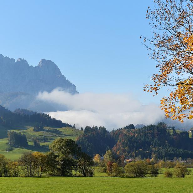 Herbstliche Landschaft in St. Johann in Tirol.