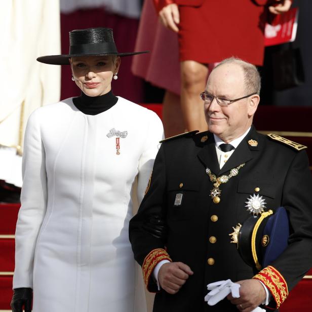 Fürst Albert II. und Fürstin Charlène von Monaco bei einer Veranstaltung.
