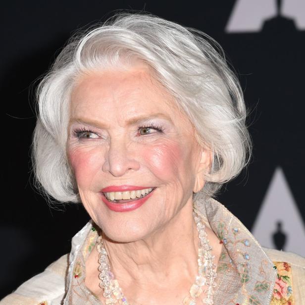 Nahaufnahme von Ellen Burstyn auf einer Veranstaltung.