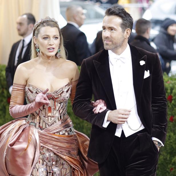 Blake Lively und Ryan Reynolds in eleganter Abendmode.