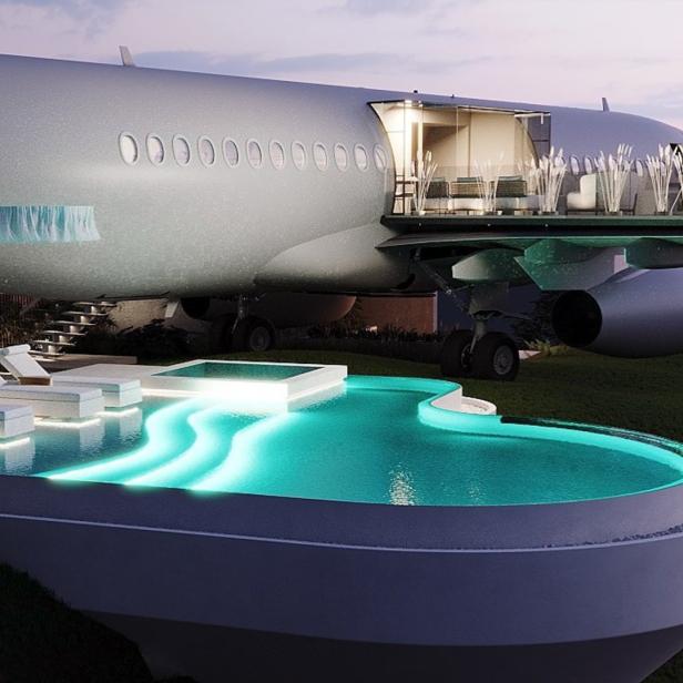 Ein Flugzeugrumpf dient als luxuriöses Haus mit Pool und Terrasse.