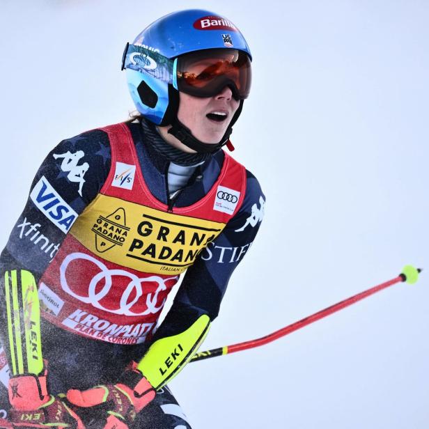 Mikaela Shiffrin beim Skirennen mit Helm und Skibrille.