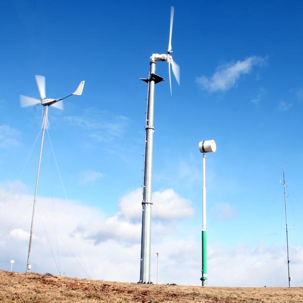 Im Windkraftpark Lichtenegg werden verschiedene Anlagen getestet.