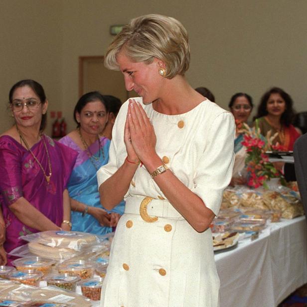 Diana, Prinzessin von Wales, besucht den Shri Swaminarayan Mandir in Neasden, London.