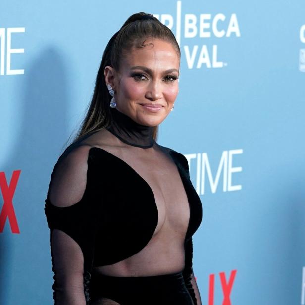 Jennifer Lopez posiert auf dem Tribeca Film Festival für ihren Film „Halftime“.