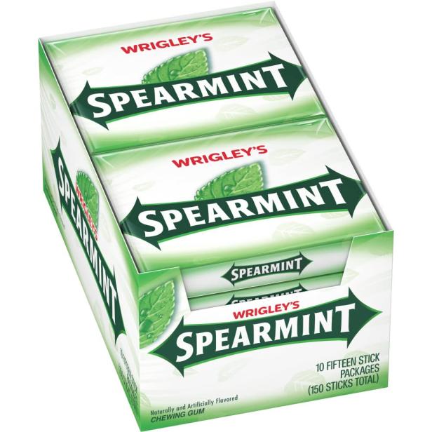 Eine Schachtel Wrigley's Spearmint Kaugummi mit 10 Packungen à 15 Streifen.