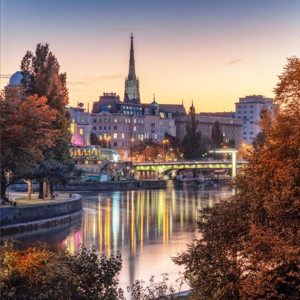 Abendliche Stadtansicht von Wien.