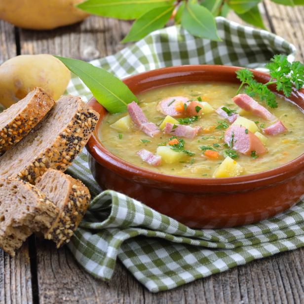 Karoffelsuppe für Christkindlmarkt-Feeling.