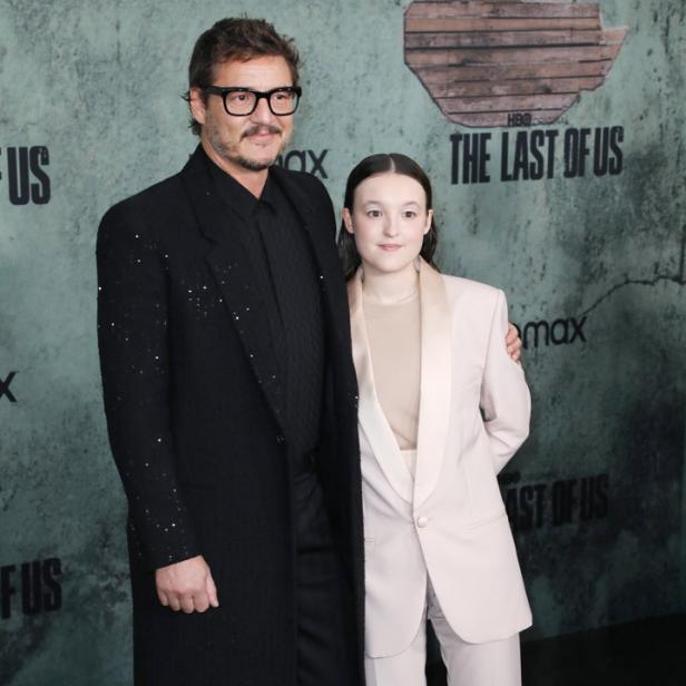 Pedro Pascal und Bella Ramsey posieren für ein Foto bei der Premiere von „The Last of Us“.
