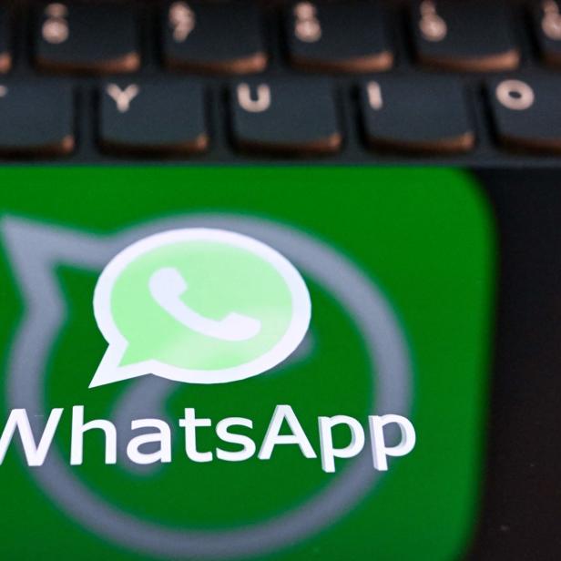 Das WhatsApp-Logo auf dem Bildschirm eines Geräts.