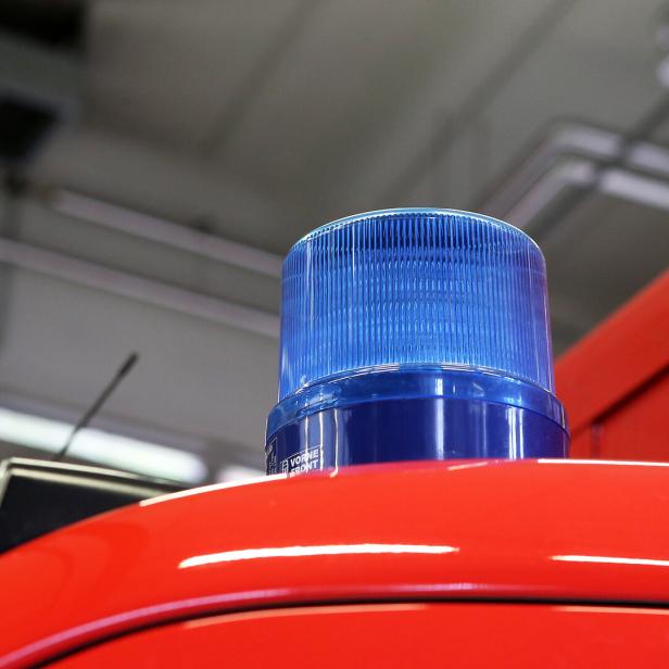 Brand in Tiroler Mehrparteienhaus: 83-Jährige in Not