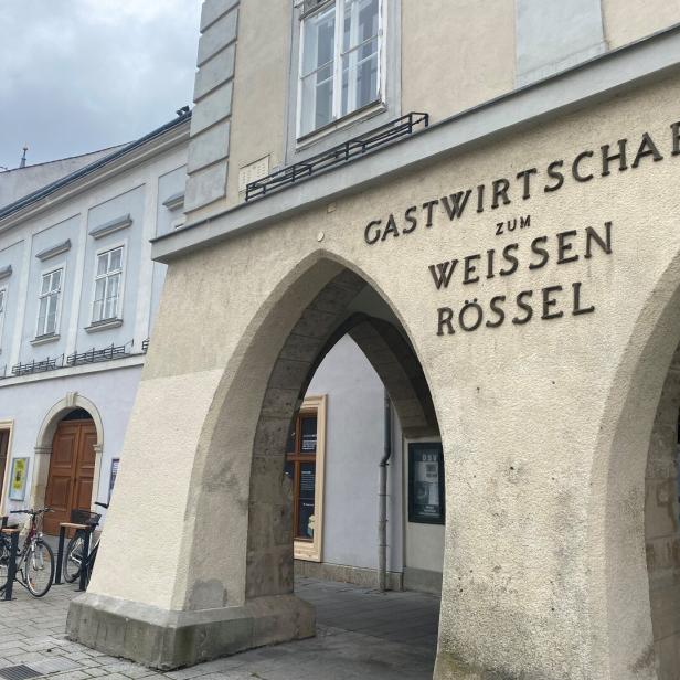 Das Lokal steht seit Jahren leer. Das Wirtshaus im Erdgeschoß des Rathauses wird bis 2028 umgebaut.