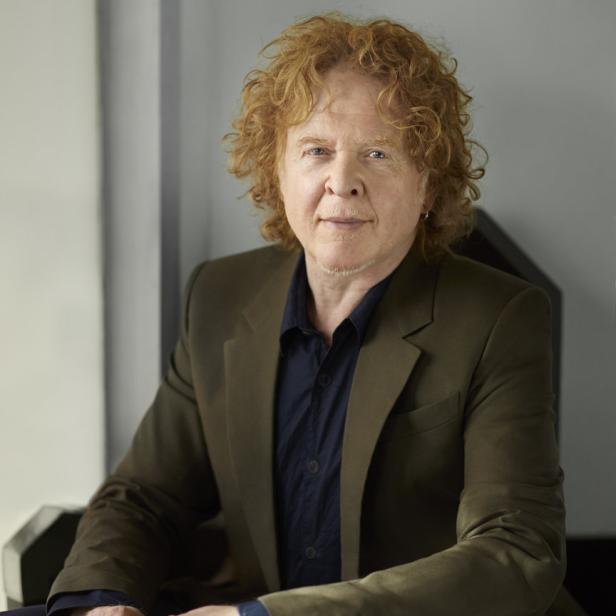 Porträt von Mick Hucknall, dem Sänger der britischen Band Simply Red.