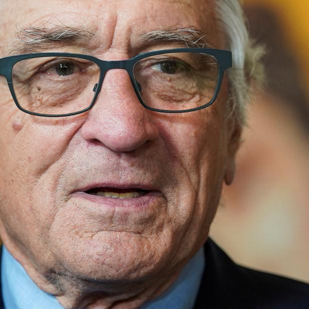 Nahaufnahme von Robert De Niro mit Brille.