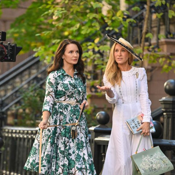 Sarah Jessica Parker und Kristin Davis drehen Szenen für „And Just Like That…“ in New York.
