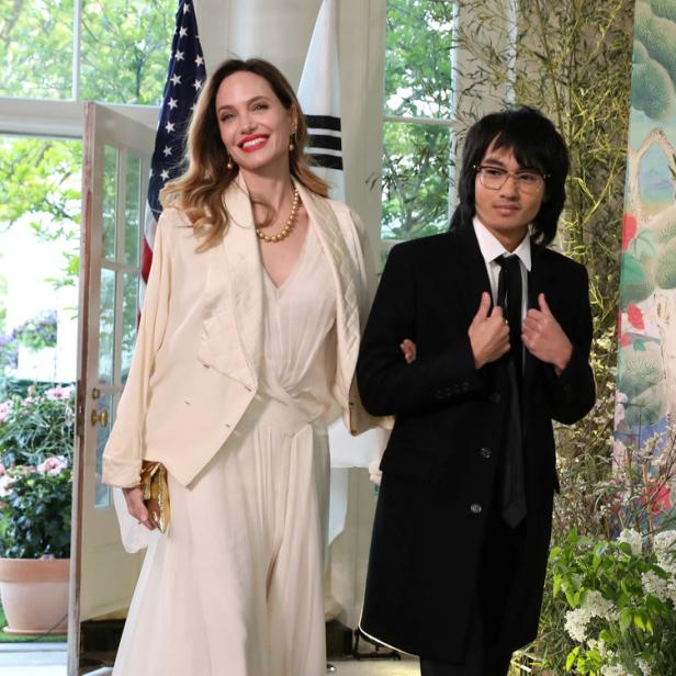 Angelina Jolie und ihr Sohn Maddox besuchen einen Empfang im Weißen Haus.