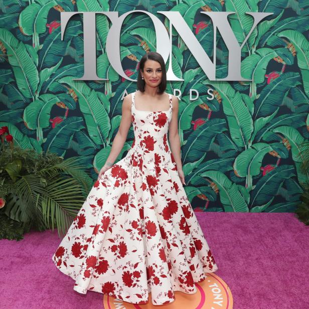 Lea Michele in einem geblümten Kleid bei den Tony Awards.