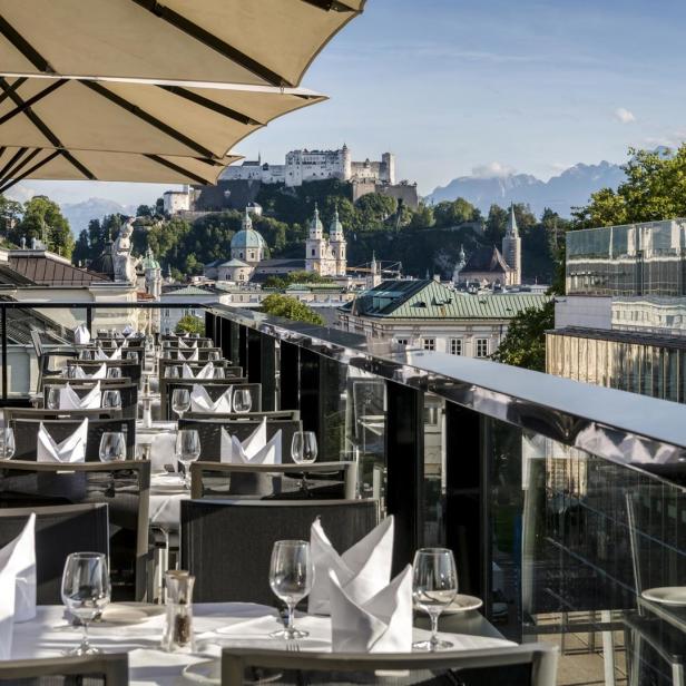 Die Imlauer Sky Bar mit Blick auf die Festung Hohensalzburg.
