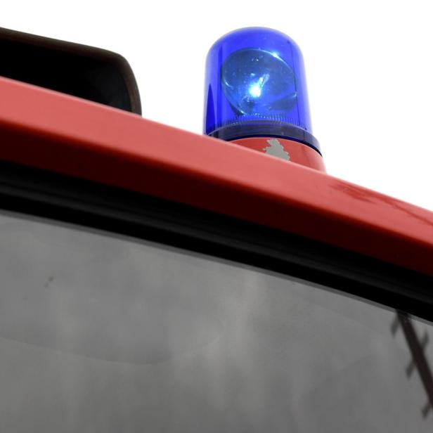 ++ THEMENBILD ++ FEUERWEHR / NOTRUF / EINSATZKRÄFTE / BLAULICHT