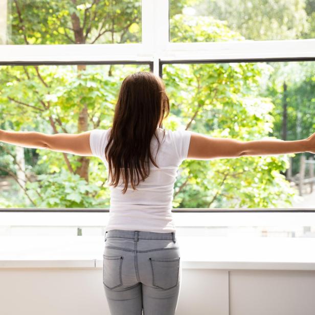 Wann sind offene Fenster im Sommer grob fahrlässig?