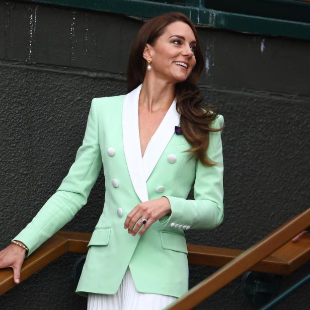 Prinzessin Kate lächelt in einem mintgrünen Blazer.