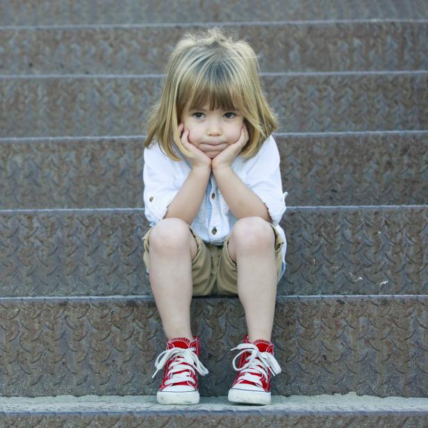 Kinder mit geringem Sozialstatus fühlen sich eher einsam.