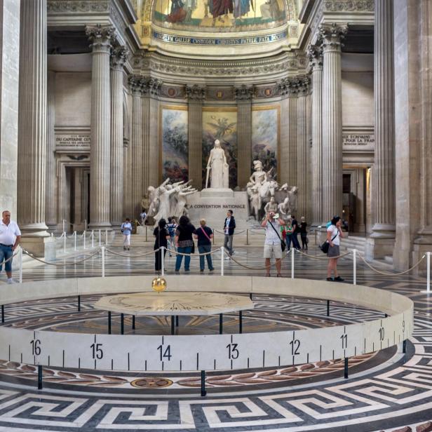 Foucaultsche Pendel im Pantheon in Paris.