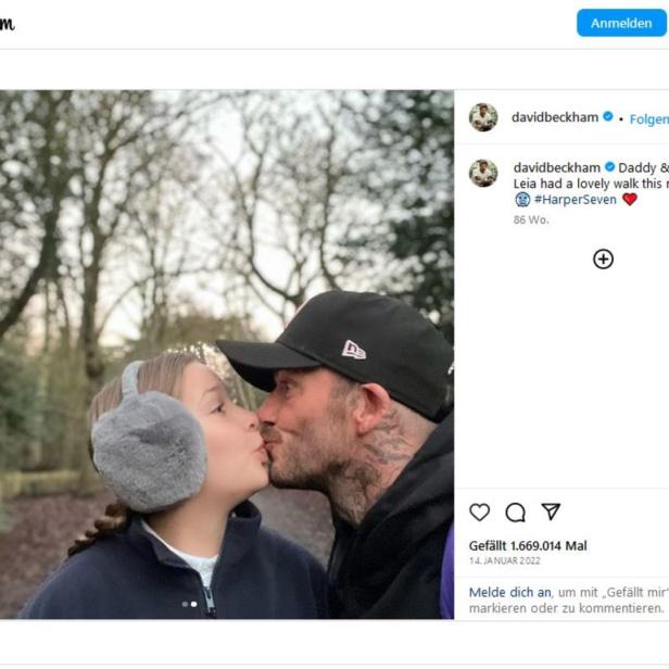 David Beckham küsst seine Tochter Harper auf einem Spaziergang.