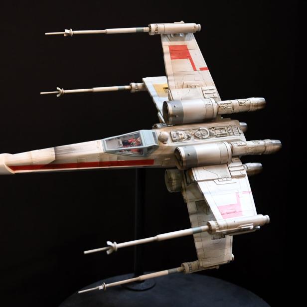 Ein Modell des X-Wing Raumschiffs aus Star Wars.