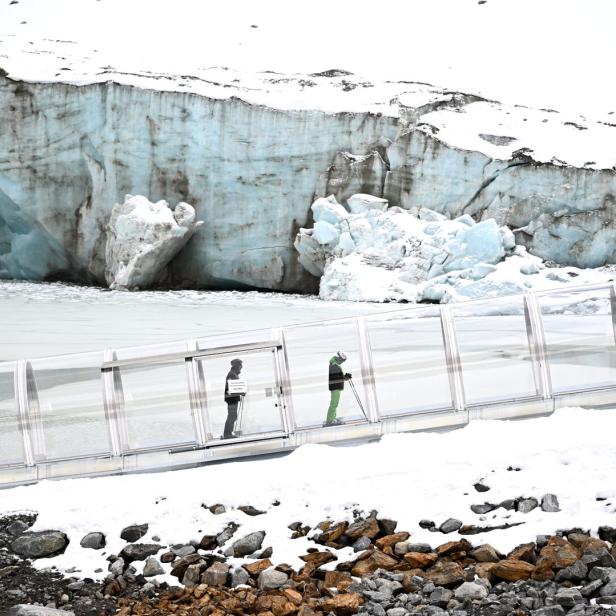 ++ THEMENBILD ++ SKITOURISMUS / SPORT / SCHNEE / WINTER