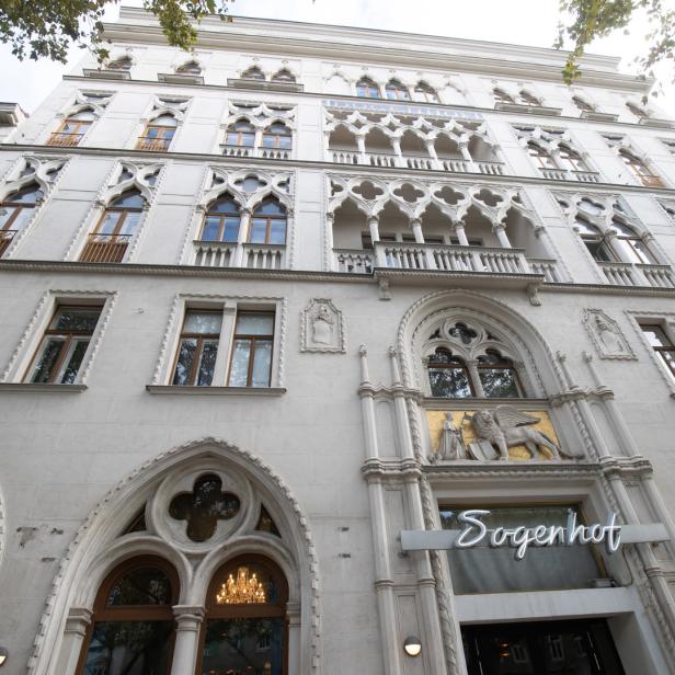 Das Dogenhof in Wien mit seiner verzierten Fassade.