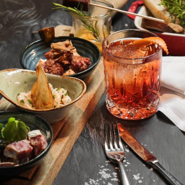 Essen mit Cocktailbegleitung.