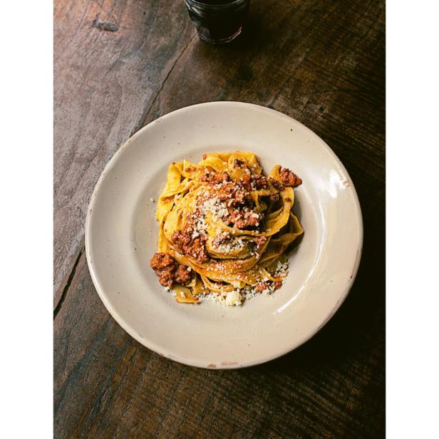 Italienisches Rezept: Tagliatelle mit Ragù Bolognese.