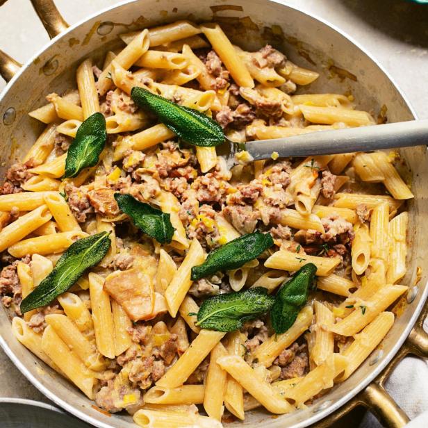Penne mit Salsiccia, Steinpilzen und Lauch.