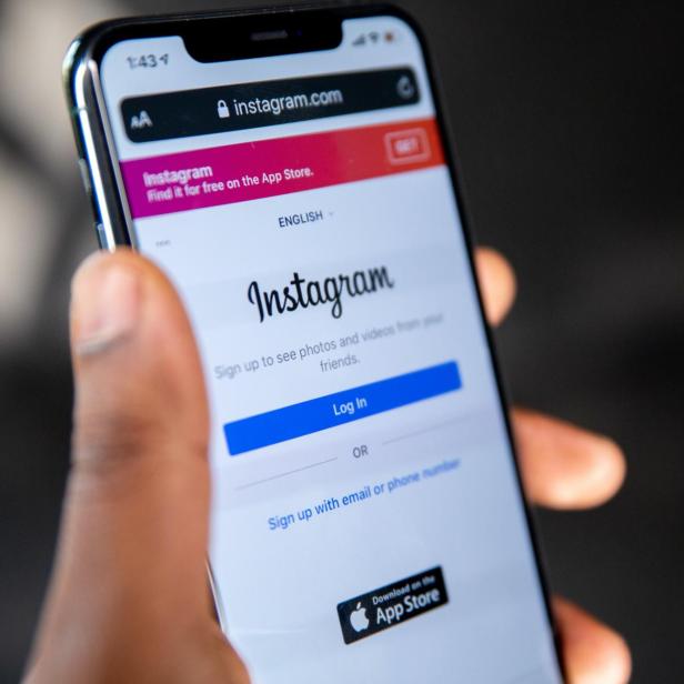 Instagram Login-Menü am Handy.