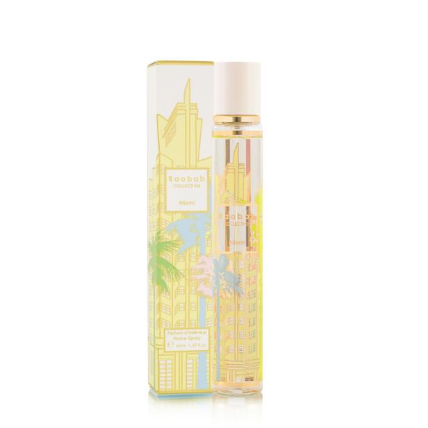 Ein Flakon und eine Verpackung des „Baobab Collection Miami“ Raumduftes.