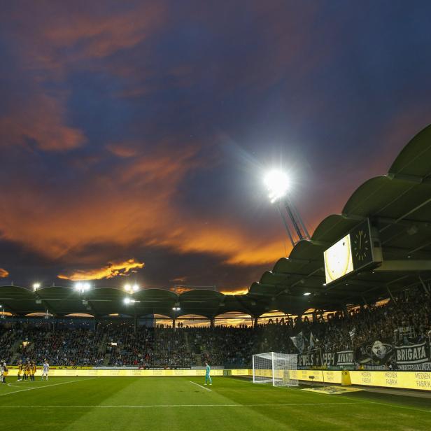 Fußballstadion in Graz am Abend