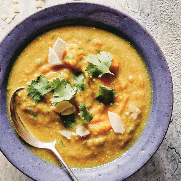 Süßkartoffel-Linsen-Suppe mit Curry.