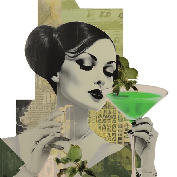 Eine Frau im Retro-Stil trinkt einen grünen Cocktail.